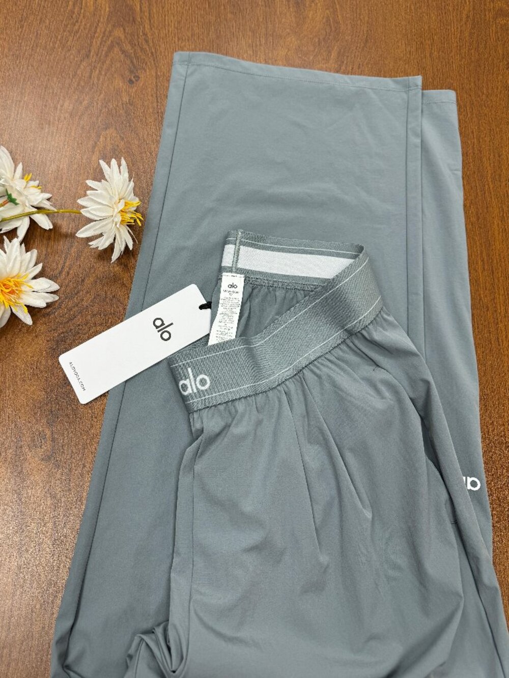 NWT 😉 Steel Grey ALO Yoga High Waisted Pants | 30" Inseam💕 Soft Neutral - Picture 4 of 7
